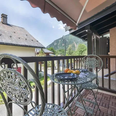 Apartment Les Bossons Sleeps 4 *