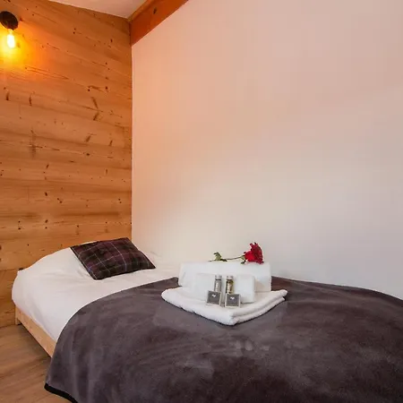Apartment Les Bossons Sleeps 4 *